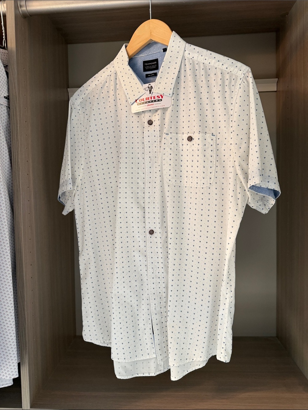 7 Diamonds White Short-Sleeve Button-Down with Navy Micro Triangles